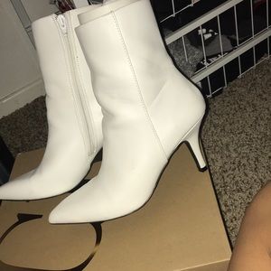 White boots w/ heel